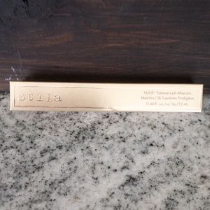 NEW Stila Huge Extreme Lash Mascara